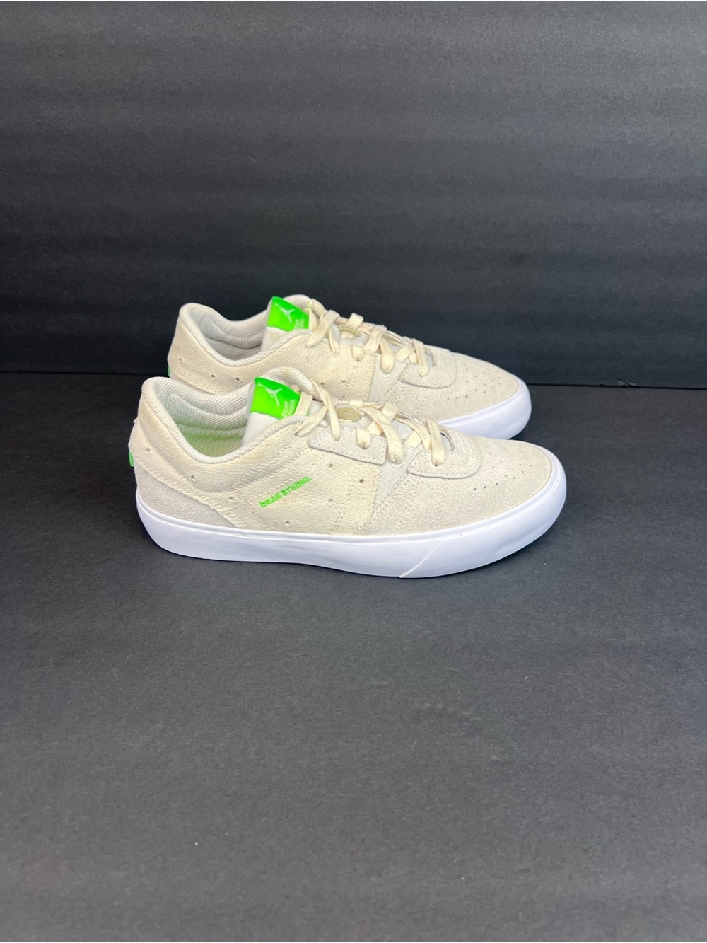 Jordan Series.05 Low Dear Studio Women’s size 8.5 ( DM3383-103)